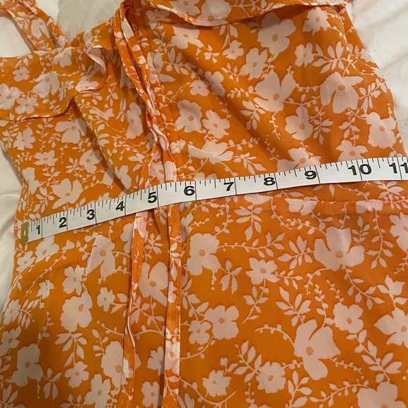 Light orange and white floral dress - Picture 3 of 10